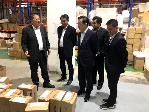集团董事长王达等一行参观歌德盈香旗下也买酒平台仓库.jpg
