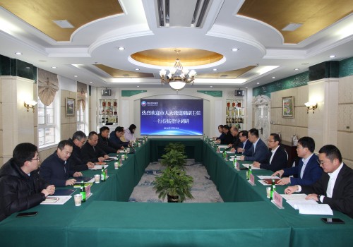 2月21日，市人大副主任张建刚一行到华东公司走访调研，集团董事长王达、总经理刘富华等陪同调研。饮料集团作为全市食品饮料产业链链主企业，要积极匹配城市发展战略，带动产业链融合发展，进一步提升品牌创新力和影响力，使“老字号”在创新中焕发“新活力”。图为座谈会现场(1).jpg